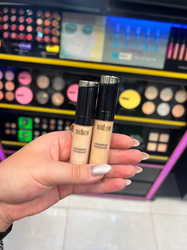 دارای بافت سبک با رنگدانههای غنی ضد پیری دارای SPF 10 مناسب پوستهای حساس رنگ